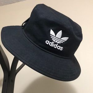 Adidas bucket hat